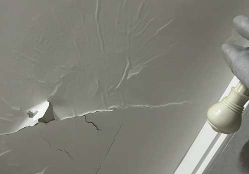 屋顶漏水用什么补？快收好这些补漏神器